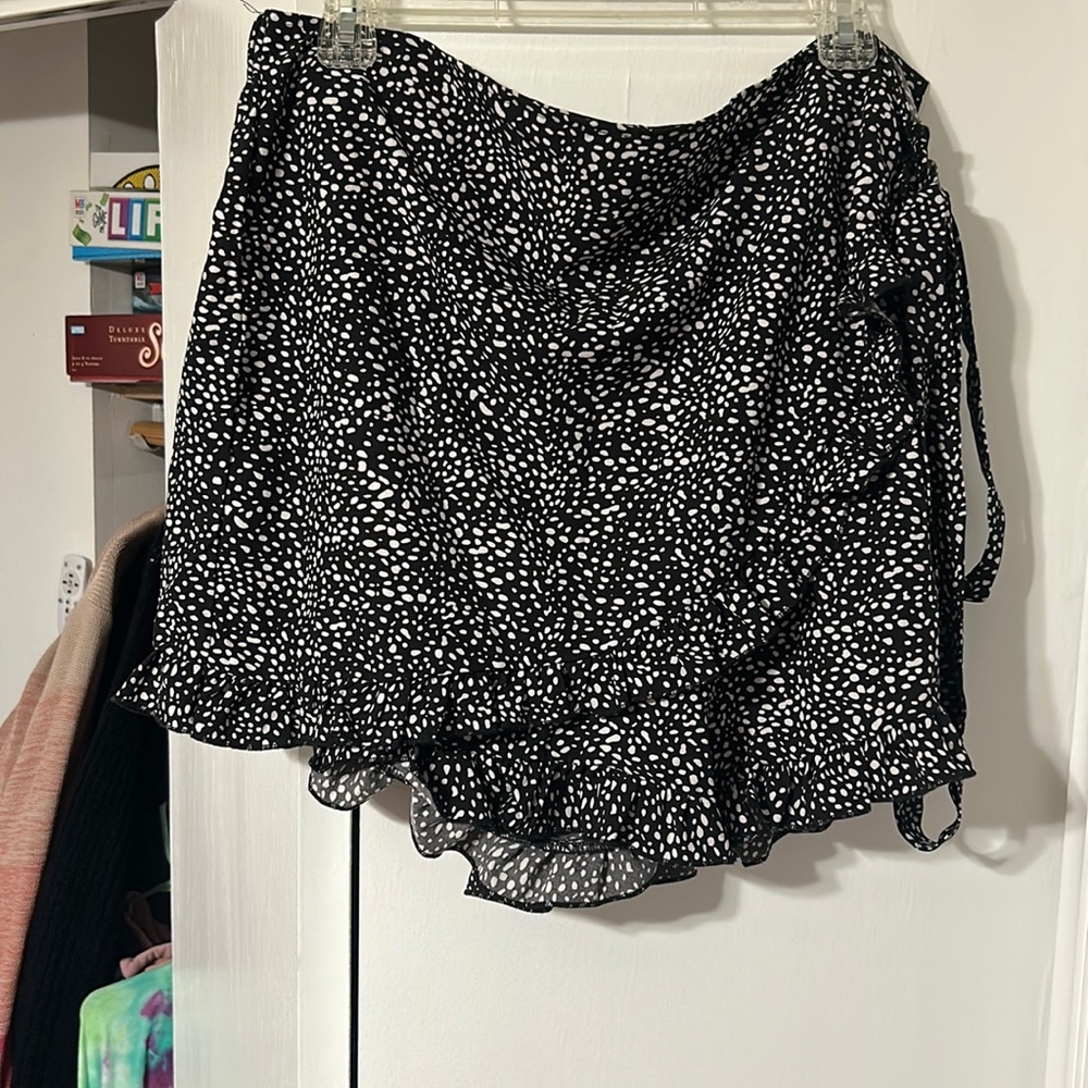 SHEIN curve 2x black/white freckled Skort (skirt w/shorts under)